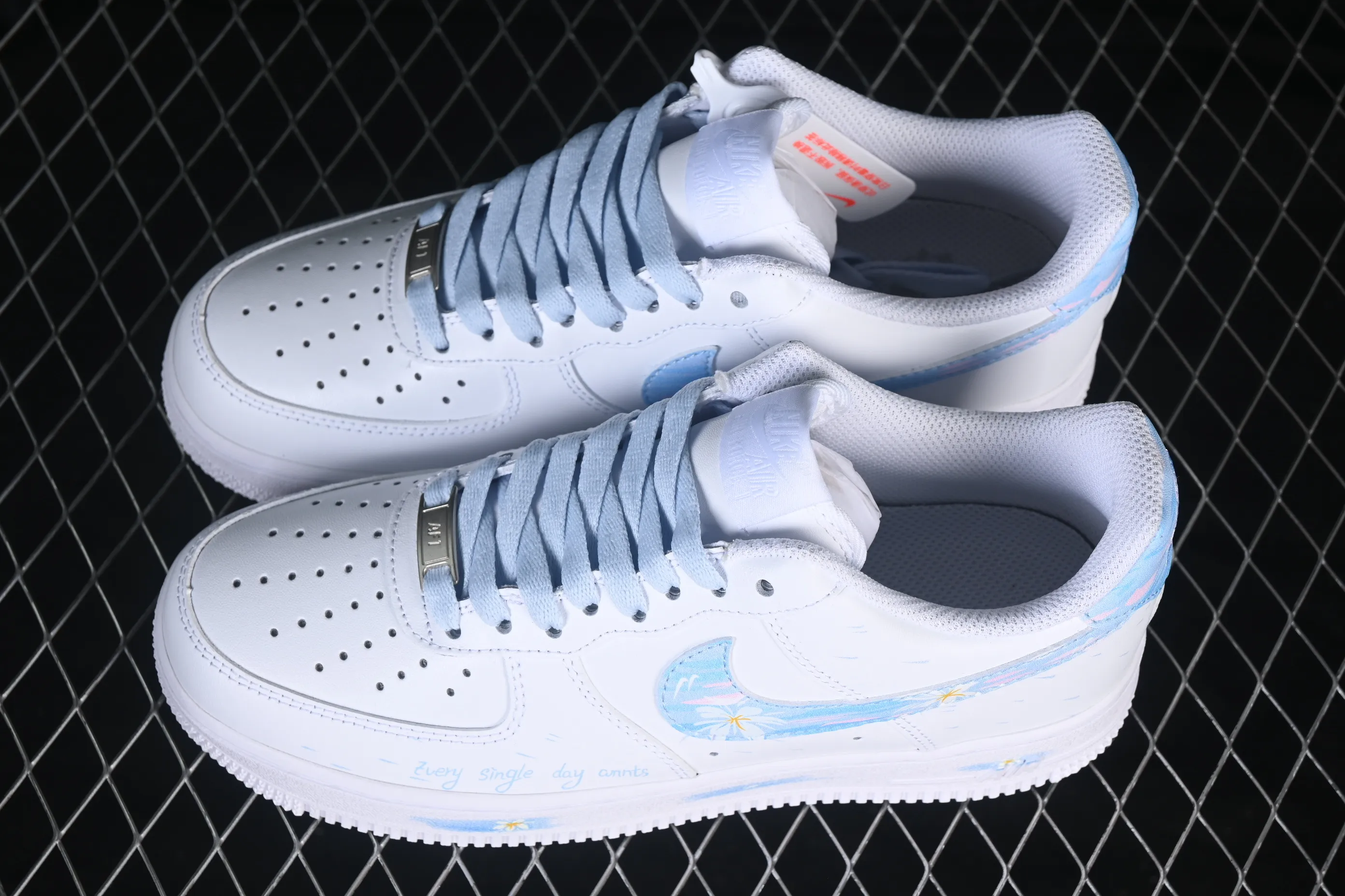 All categories Nk Air Force 1 Air Force series Nk Air Force 1 Low Air Force low-top Nike Air Force 1'07 Low Two-dimensional theme Square inch Wanxiang Air Force 1 low-top casual sneakers ZH0316-129